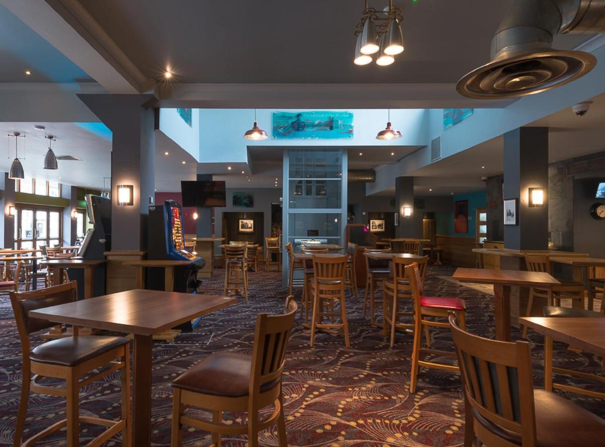 Admiral Of The Humber Wetherspoon Kingston upon Hull Buitenkant foto